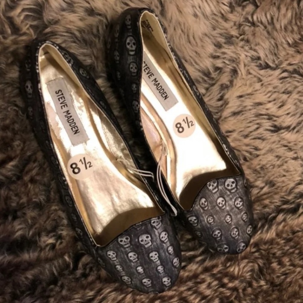 STEVE MADDEN SKULL FLATS 8.5